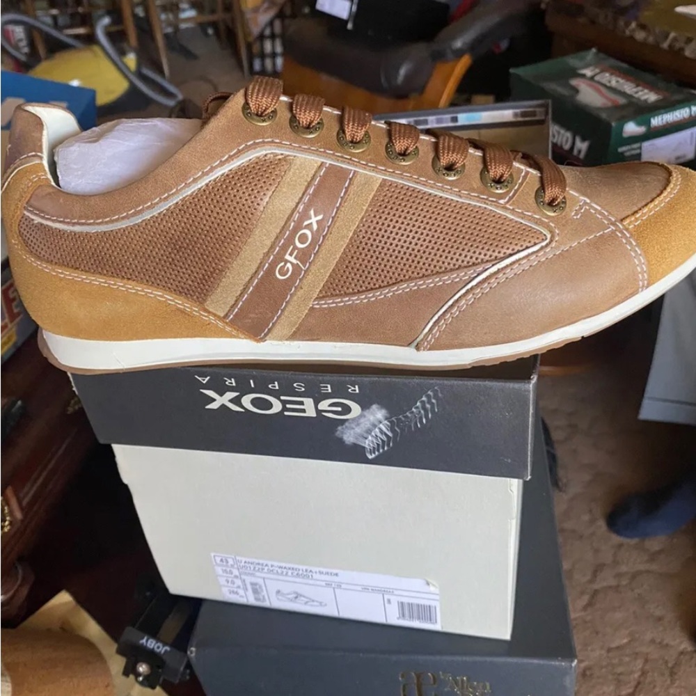 Geox Respira Size 10 New in Box
U Andrea P- Waxed Lea+Suede